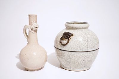 Deux vases monochromes de type craquelé, Chine, 19ème