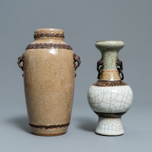 Deux vases, un bol et un plat en porcelaine de Chine craquelé de type ge, 18/19ème — photo 11