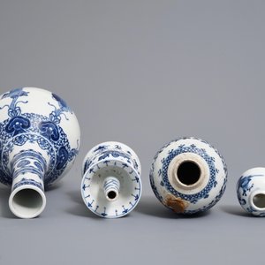 Deux vases, un bougeoir et un lave-pinceaux en porcelaine de Chine bleu et blanc, 19ème — photo 7