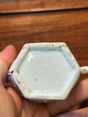 Deux verseuses couvertes en porcelaine de Chine en bleu et blanc, Kangxi — photo 17