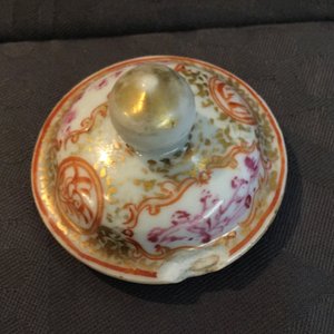 Deux verseuses couvertes en porcelaine de Chine famille rose pour l'export, Qianlong — photo 8