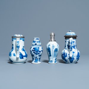 Deux verseuses couvertes et deux vases en porcelaine de Chine en bleu et blanc, Kangxi — photo 3