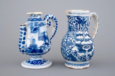 Deux verseuses en faïence de Nevers et Delft, 18ème siècle