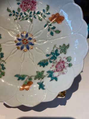Deux verseuses et deux tasses et soucoupes en porcelaine de Chine famille rose à décor de lotus, Yongzheng — photo 48