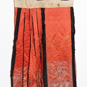 Deux vêtements de femmes en soie brodée, Chine, 19ème — photo 8