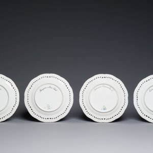 Dix assiettes aux bords ajourés en porcelaine de Royal Copenhagen à décor 'Flora Danica', le Danemark, 20ème — photo 3