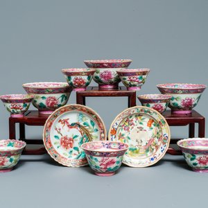 Dix bols et deux soucoupes en porcelaine de Chine famille rose pour le marché Straits ou Peranakan, 19ème — photo 1