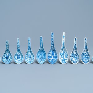 Dix cuillères en porcelaine de Chine en bleu et blanc, 19/20ème — photo 2