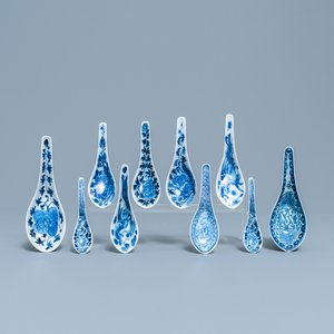 Dix cuillères en porcelaine de Chine en bleu et blanc pour le marché Straits ou Peranakan, 19/20ème — photo 1