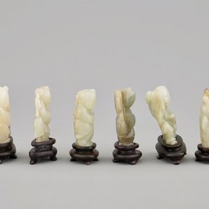 Dix figures diverses en jade sculpté sur socles en bois, 19/20ème — photo 5