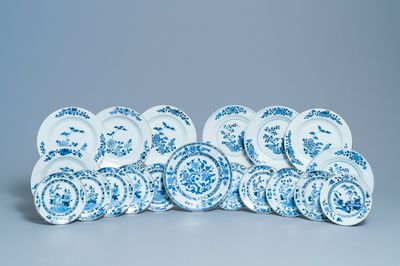 Dix-neuf assiettes en porcelaine de Chine en bleu et blanc, Qianlong