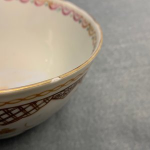 Dix-sept tasses et dix-neuf soucoupes en porcelaine de Chine famille rose, Qianlong — photo 36