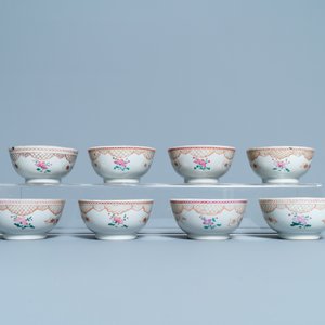 Dix-sept tasses et dix-neuf soucoupes en porcelaine de Chine famille rose, Qianlong — photo 8