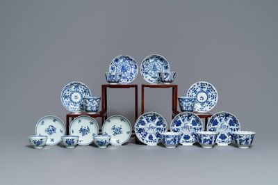 Dix tasses et soucoupes en porcelaine de Chine bleu et blanc, 18/19ème