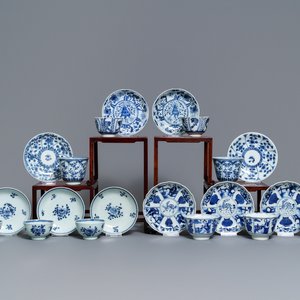Dix tasses et soucoupes en porcelaine de Chine bleu et blanc, 18/19ème — photo 1