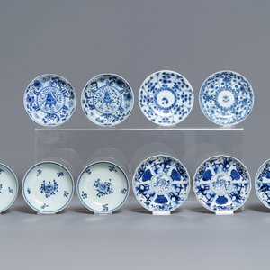 Dix tasses et soucoupes en porcelaine de Chine bleu et blanc, 18/19ème — photo 2