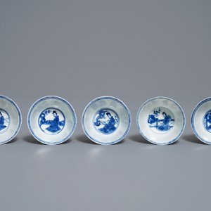Dix tasses et soucoupes en porcelaine de Chine en bleu et blanc à décor de longues dames, Kangxi — photo 10