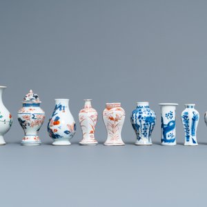 Dix vases en porcelaine en bleu et blanc, famille rose et de style Imari, la plupart Chine, Kangxi et après — photo 5