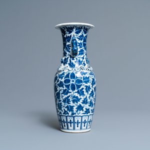 Dix vases en porcelaine en bleu et blanc, famille rose et de style Imari, la plupart Chine, Kangxi et après — photo 9