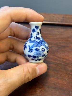 Dix vases et tabatières en porcelaine de Chine en bleu et blanc, 19ème — photo 11