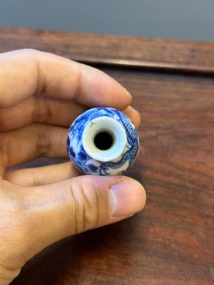 Dix vases et tabatières en porcelaine de Chine en bleu et blanc, 19ème — photo 13
