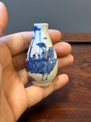 Dix vases et tabatières en porcelaine de Chine en bleu et blanc, 19ème — photo 28
