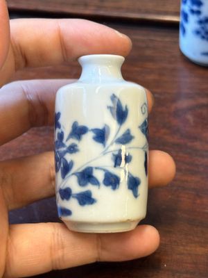 Dix vases et tabatières en porcelaine de Chine en bleu et blanc, 19ème — photo 55