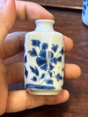 Dix vases et tabatières en porcelaine de Chine en bleu et blanc, 19ème — photo 57