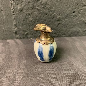 Dix vases miniatures en porcelaine de Chine bleu et blanc aux montures en argent, Kangxi — photo 13