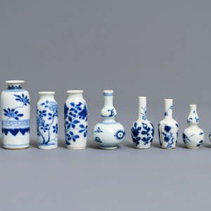 Dix vases miniatures en porcelaine de Chine bleu et blanc, Kangxi — photo 3