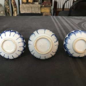 Dix vases miniatures en porcelaine de Chine bleu et blanc, Kangxi — photo 8
