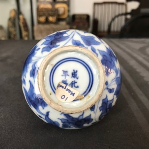 Dix vases miniatures en porcelaine de Chine bleu et blanc, Kangxi — photo 10