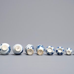 Dix vases miniatures en porcelaine de Chine bleu et blanc, Kangxi — photo 3