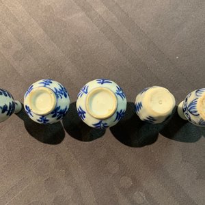 Dix vases miniatures en porcelaine de Chine bleu et blanc, Kangxi — photo 5
