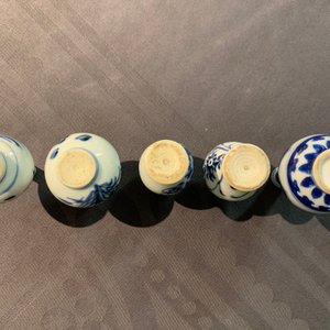 Dix vases miniatures en porcelaine de Chine bleu et blanc, Kangxi — photo 7