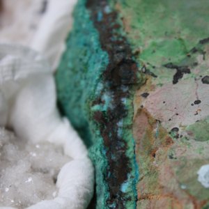 Doos met diverse mineralen en halfedelstenen — foto 1