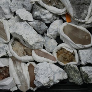 Doos met diverse mineralen en halfedelstenen — foto 1