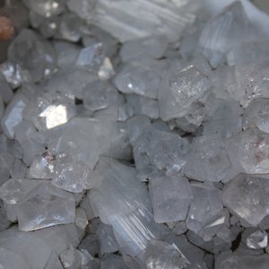 Doos met diverse mineralen en halfedelstenen — foto 1