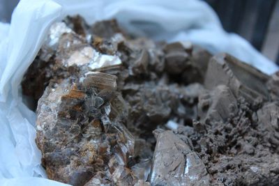 Doos met diverse mineralen en halfedelstenen