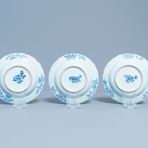 Douze assiettes en porcelaine de Chine en bleu et blanc à décor de 'La romance de la chambre de l'ouest', Qianlong — photo 7
