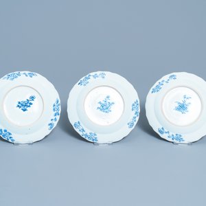 Douze assiettes en porcelaine de Chine en bleu et blanc à décor de 'La romance de la chambre de l'ouest', Qianlong — photo 5