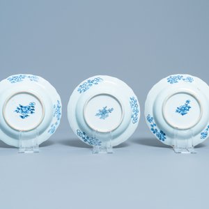Douze assiettes en porcelaine de Chine en bleu et blanc à décor de 'La romance de la chambre de l'ouest', Qianlong — photo 9