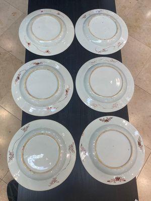 Douze assiettes en porcelaine de Chine famille rose à décor de paysage, Qianlong — photo 3