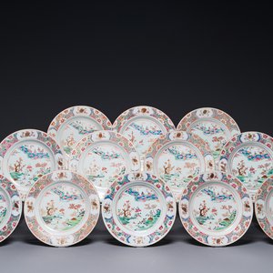 Douze assiettes en porcelaine de Chine famille rose à décor de paysage, Qianlong — photo 1