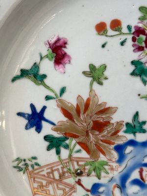 Douze assiettes en porcelaine de Chine famille rose à décor floral, Qianlong — photo 12