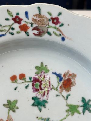 Douze assiettes en porcelaine de Chine famille rose à décor floral, Qianlong — photo 13