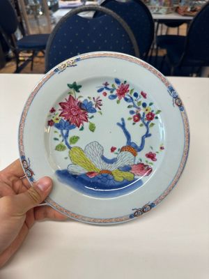 Douze assiettes en porcelaine de Chine famille rose à décor floral, Qianlong — photo 18