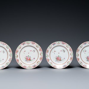 Douze assiettes et un plat en porcelaine de Chine famille rose, Qianlong — photo 4