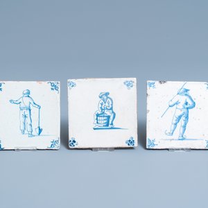Douze carreaux en faïence de Delft en bleu et blanc à décor de figures, 17ème — photo 3