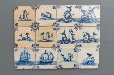 Douze carreaux en faïence de Delft en bleu et blanc aux monstres marins et bateaux, 17/18ème